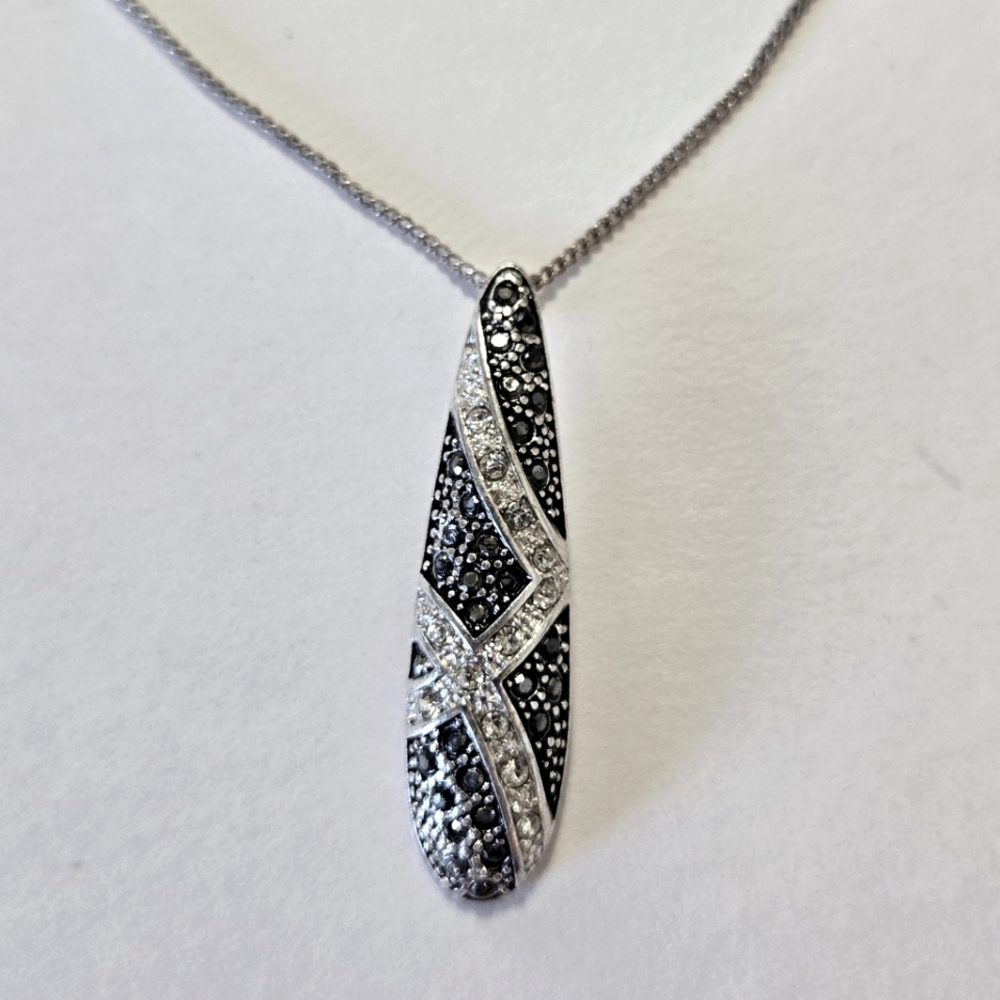 Silver Tone Teardrop Pendant Necklace With Black & White Stones